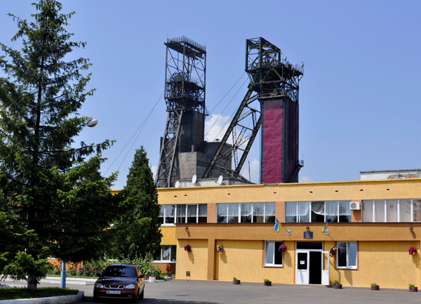 500 метрів під землею: палаюча шахта взяла в полон львівських гірників, що відомо