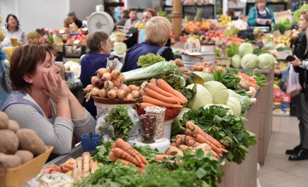 Овощной рынок. Овощи на рынке. Продукты на рынке. Рынок продуктов питания.