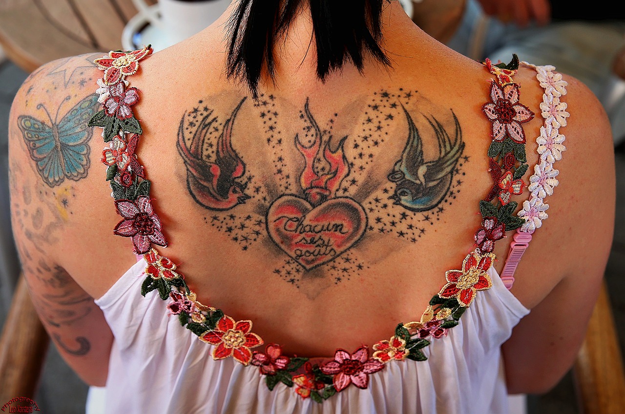 Австрия: бесплатный проезд за татуировку