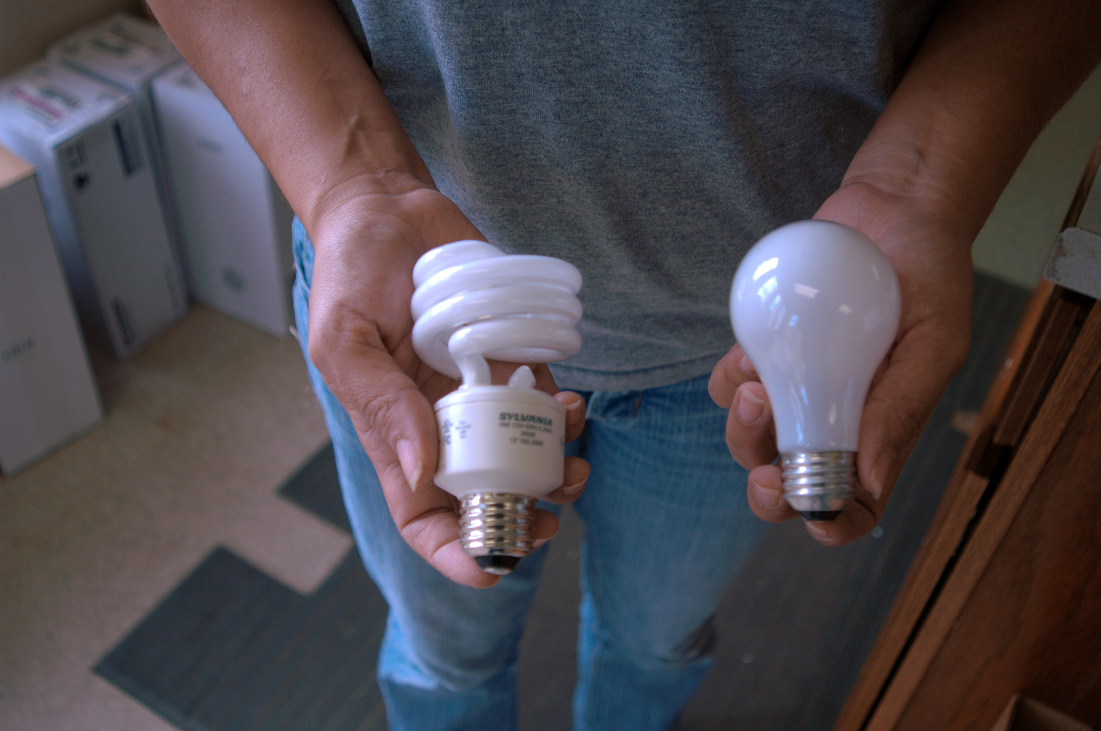 Лампа помогает. Лампочка из будущего. Low Energy Light Bulbs. Какая лампа будет в будущем. Как выглядит будущее лампочка.