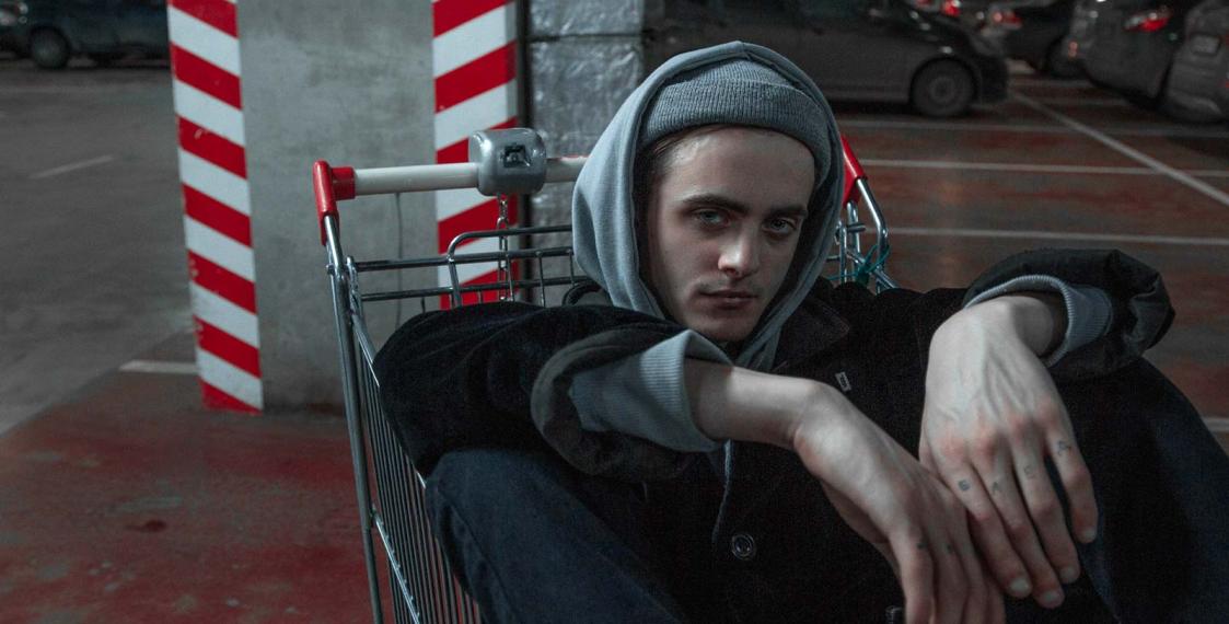 Ерінмен және тілмен жыныс мүшесін жұлып алу Лесби ауруханасы порно