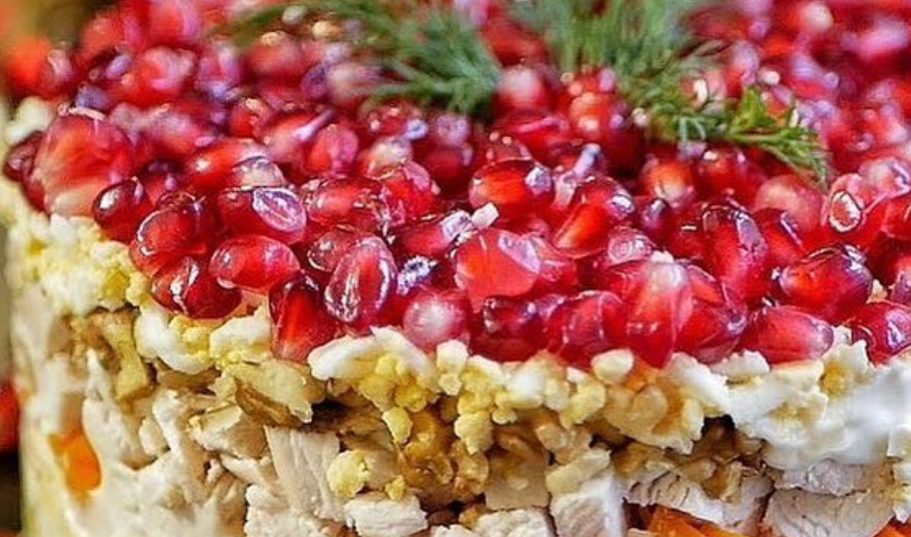 Салат Красная шапочка - рецепт закуски с гранатом и мясом - «ФАКТЫ»