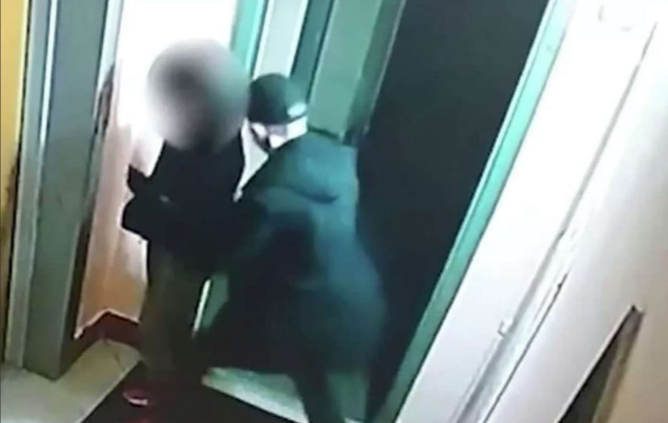 Охотник за азиатками нагнул очередную из них Охотник за азиатками нагнул очередную из них