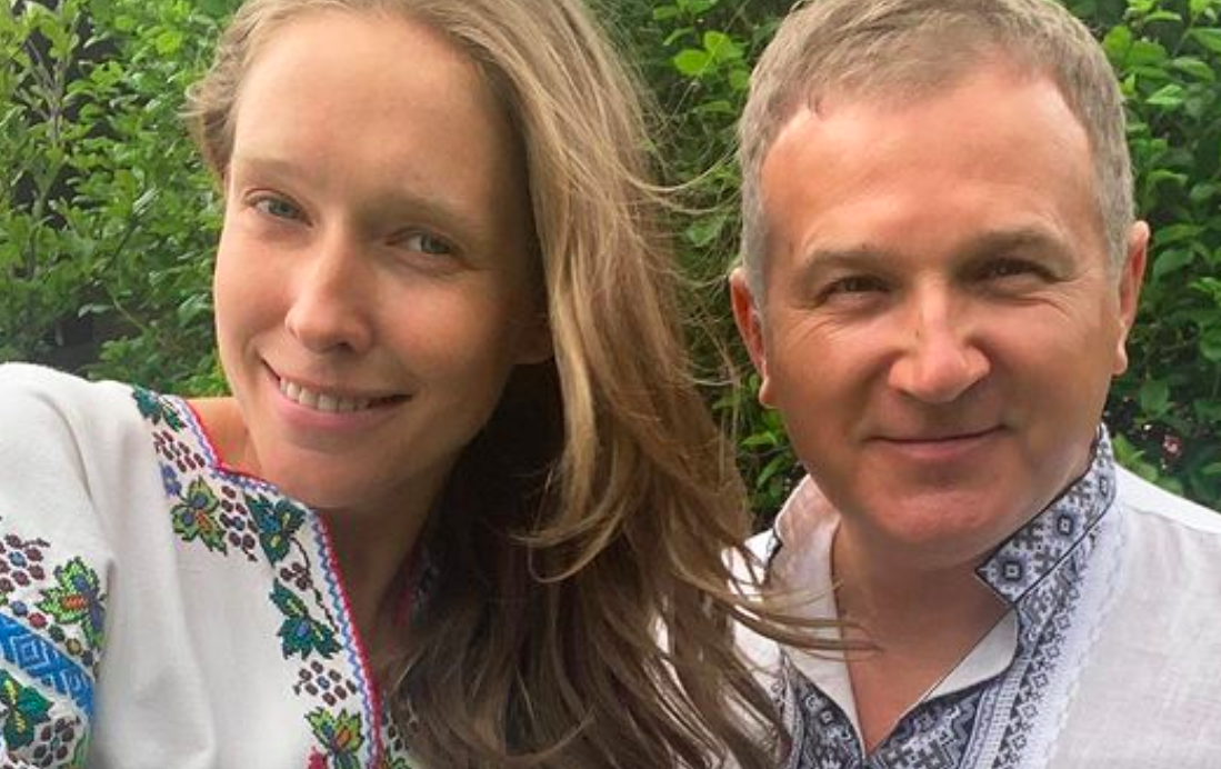 Орыс қыздары қатты сықылды және дірілдеп айғайлайды