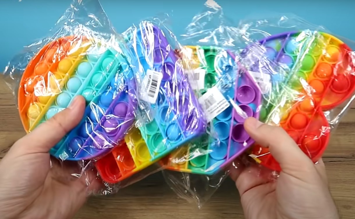 Ашан продает любимую игрушку детей за 100 тысяч, на рынке она стоит 100 ...