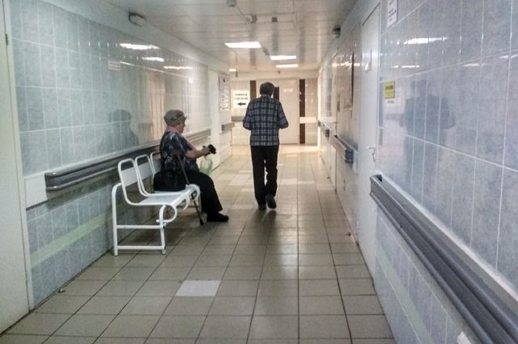 Сижу в больнице. Очередь в больнице. Ожидание в больнице. Очередь к терапевту в поликлинике. Сижу в поликлинике.