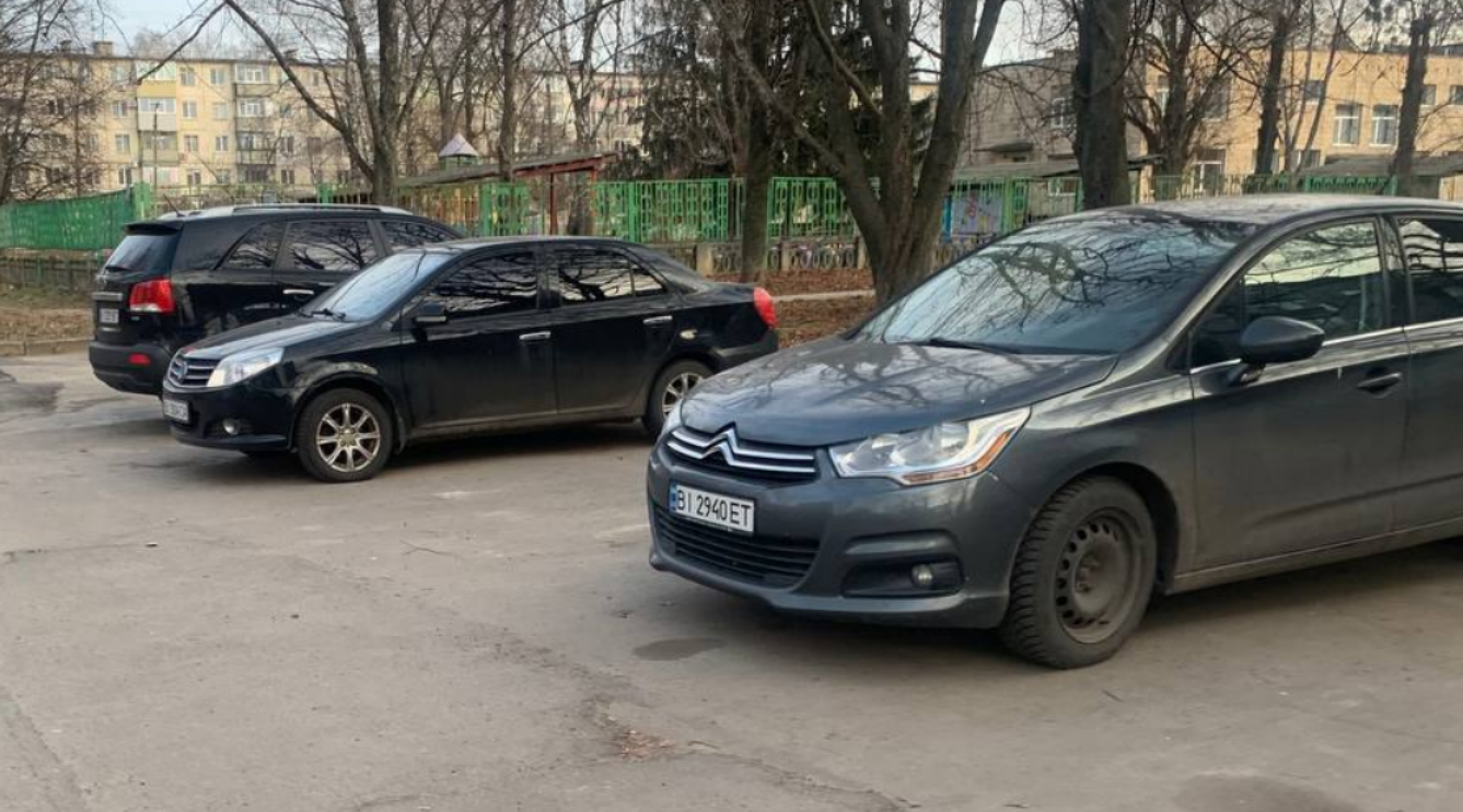 Водители с опытом об этом знают: зачем в салоне автомобиля всегда должна  быть иголка - ЗНАЙ ЮА