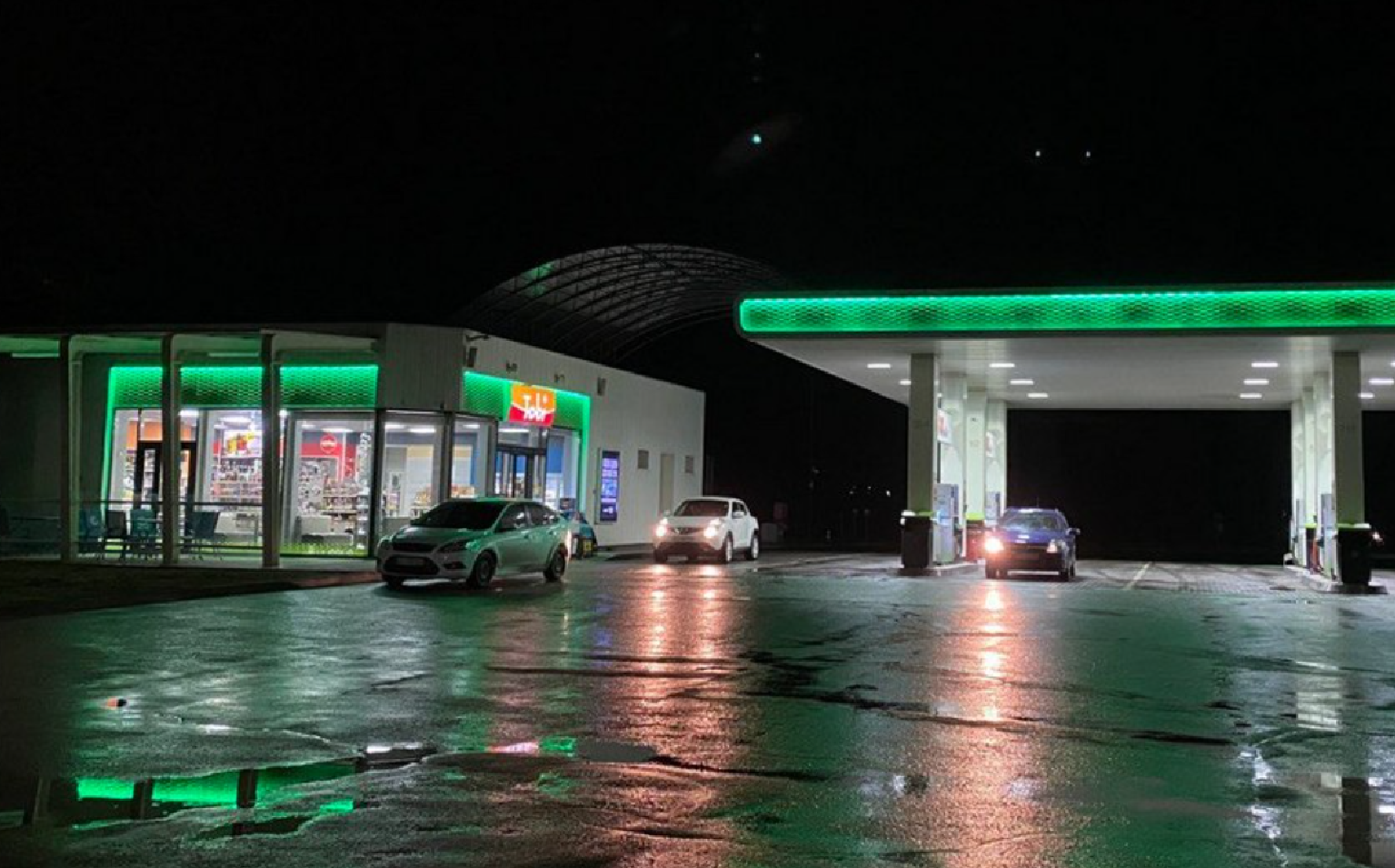 Заправляйтесь и катайтесь: в Украине рекордно дешевеют солярка и бензин ...