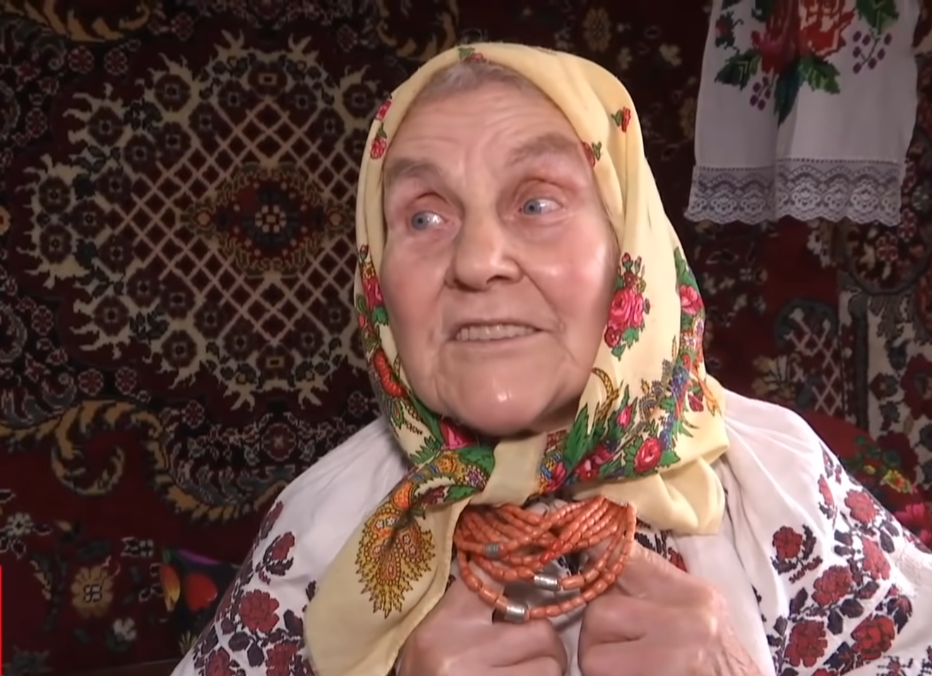 Видео украинская бабушка